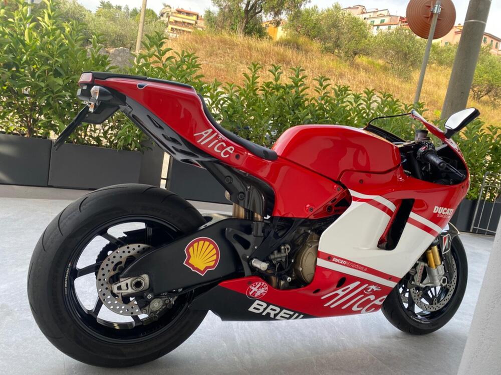 Ducati Desmosedici RR (2)