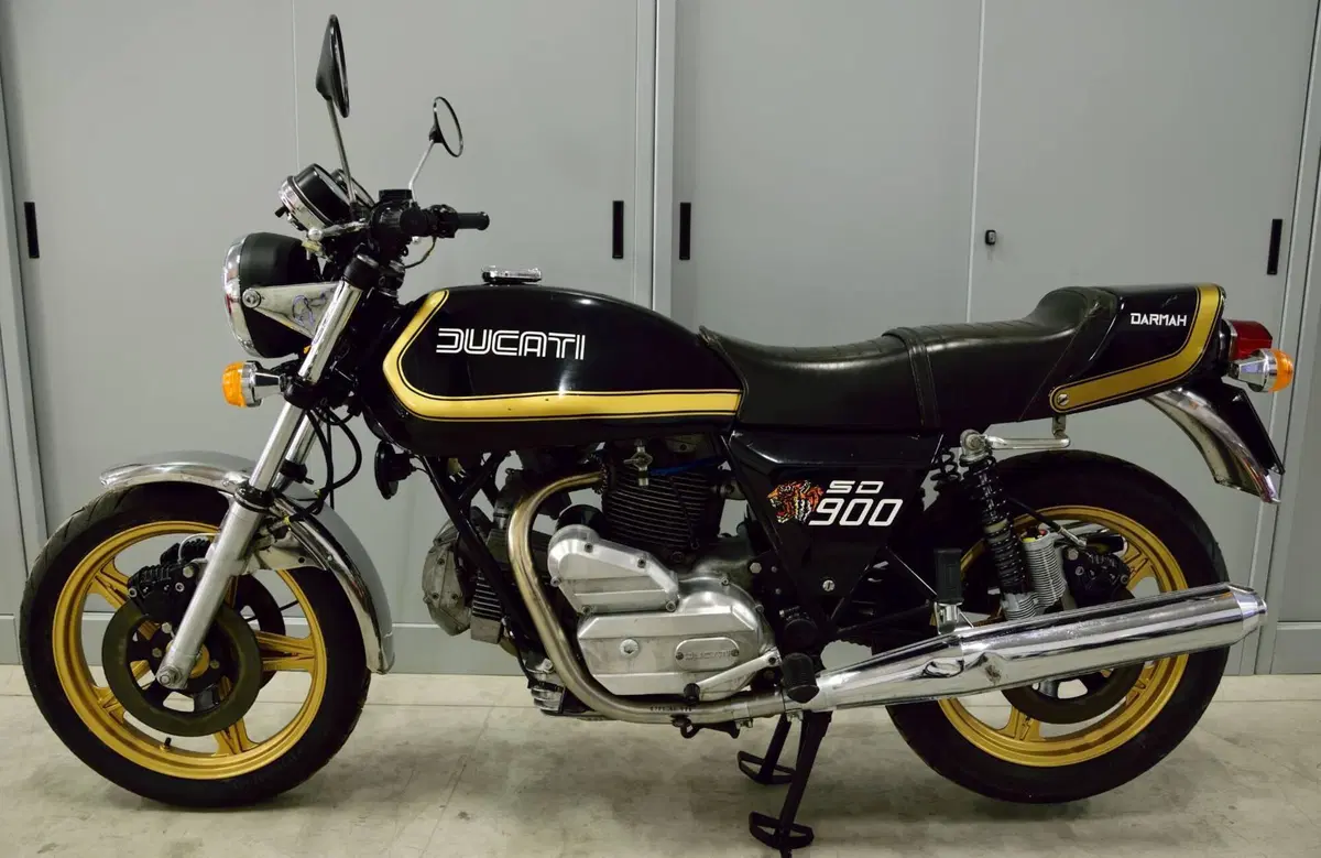 Ducati  900 Darmah (2)