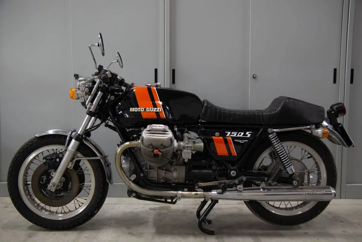 Moto Guzzi V 750 S (2)