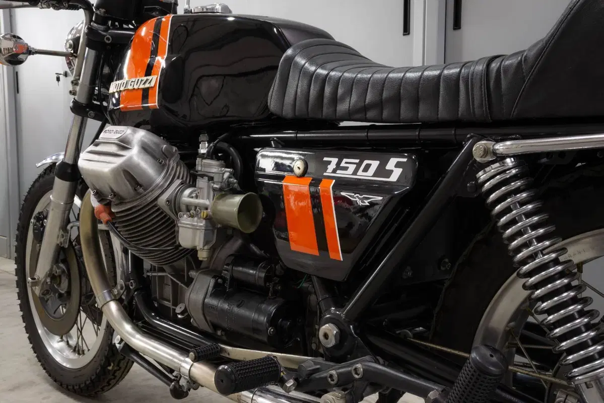 Moto Guzzi V 750 S (3)