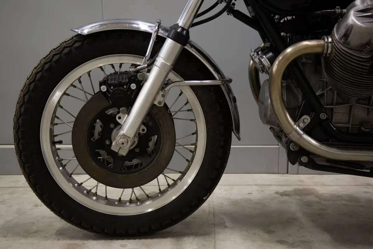 Moto Guzzi V 750 S (7)