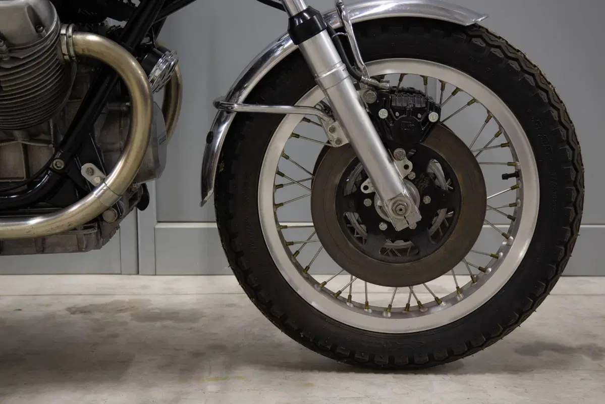 Moto Guzzi V 750 S (12)