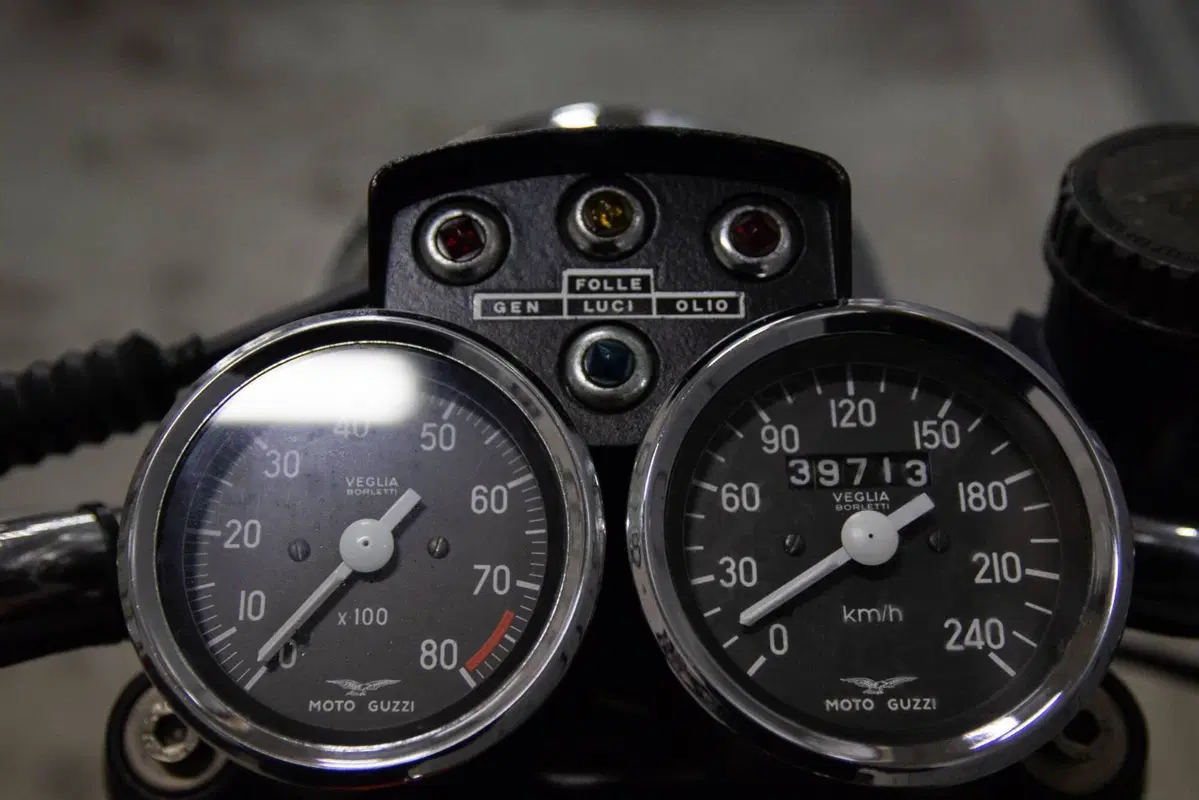 Moto Guzzi V 750 S (16)