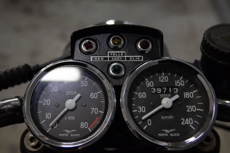 Moto Guzzi V 750 S (16)