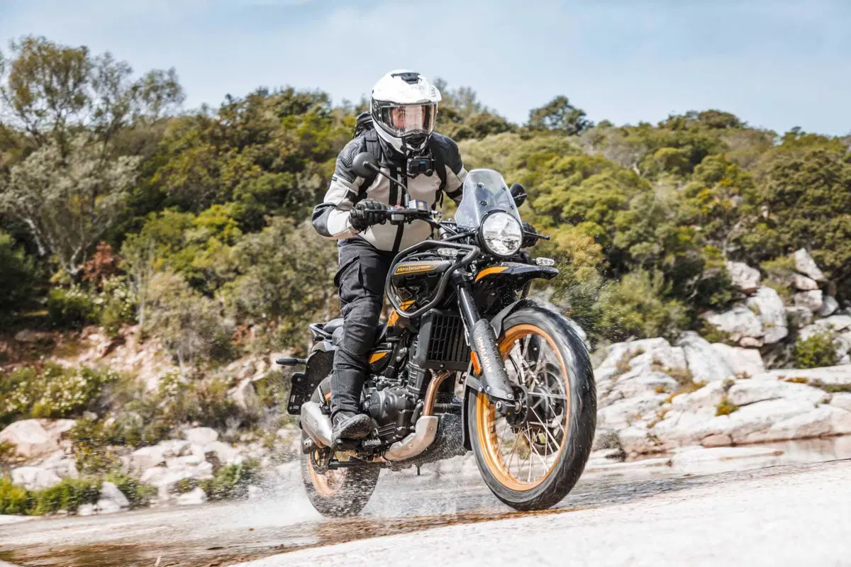In Sardegna con la nuova HIMALAYAN 450. Ecco il nostro test in viaggio