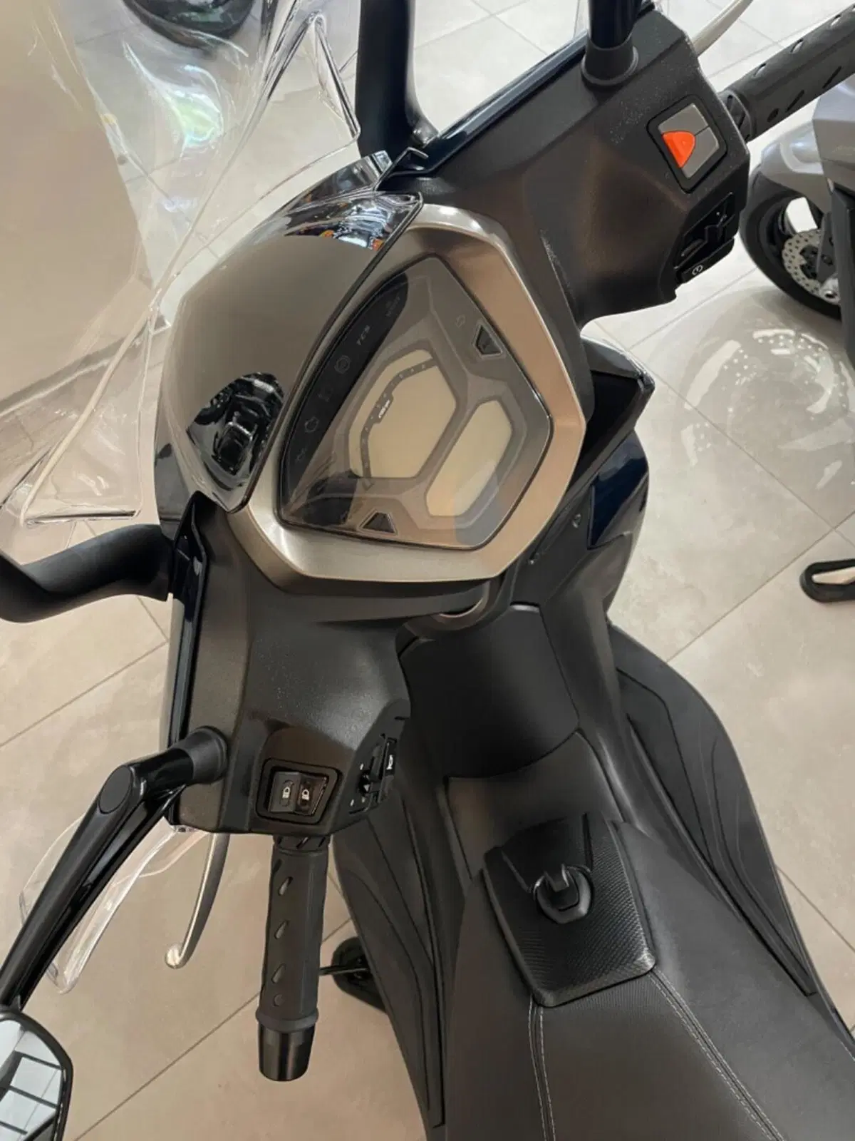 Kymco Agility 350i NN R16 (2023 - 26) (3)