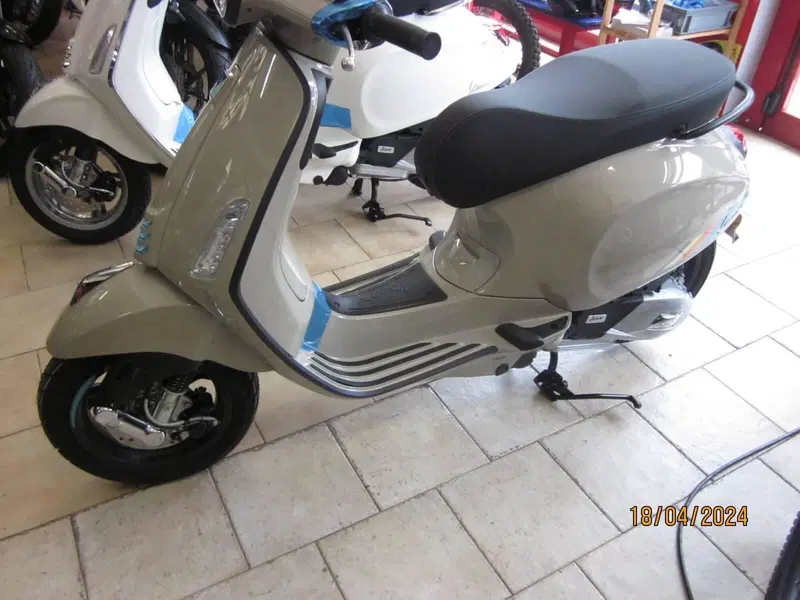 Vespa Primavera 125 (2024 - 25) (3)