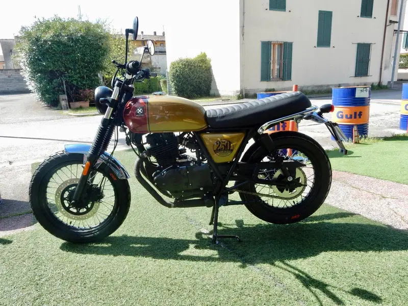 Brixton Motorcycles Cromwell 250 (2021 - 25) (4)