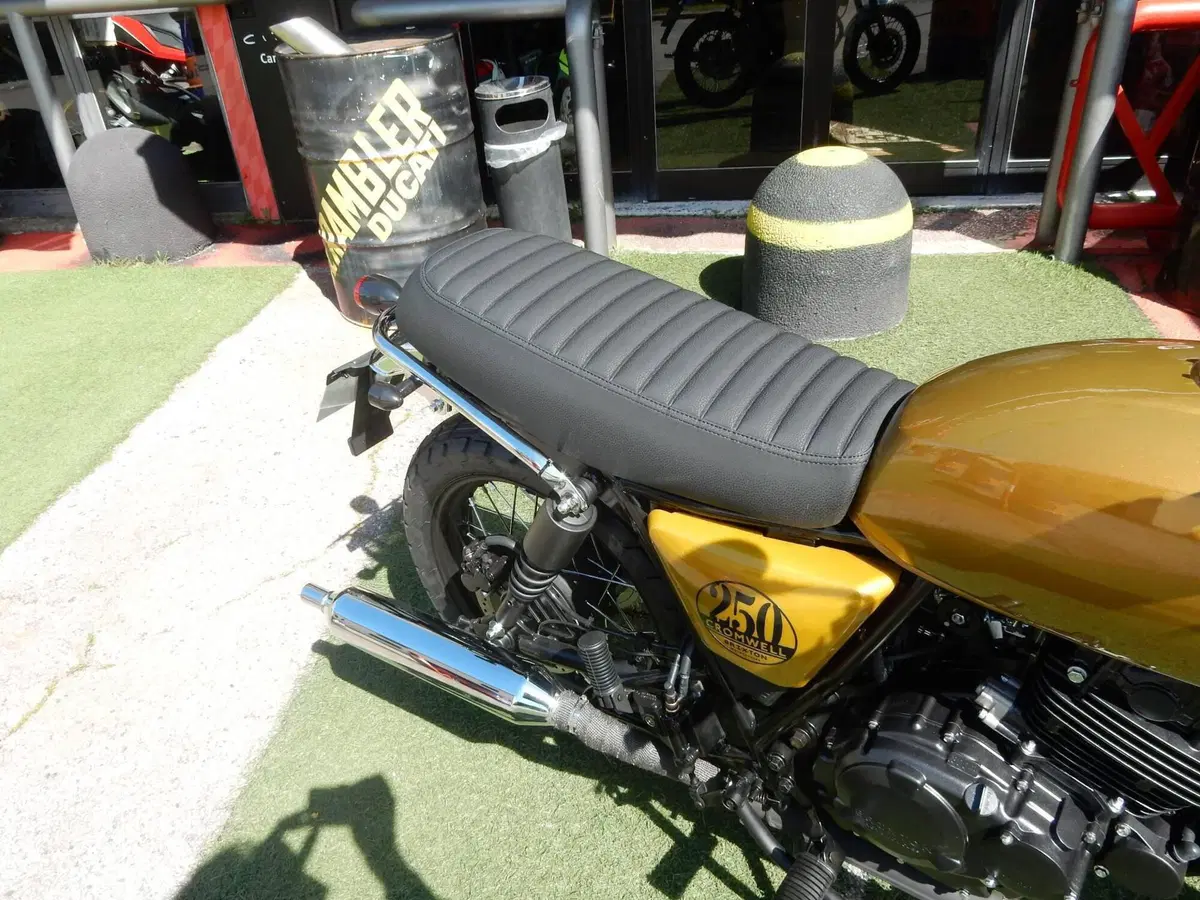 Brixton Motorcycles Cromwell 250 (2021 - 25) (14)