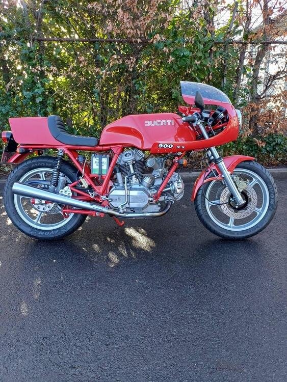 Ducati 900 SS  F44
