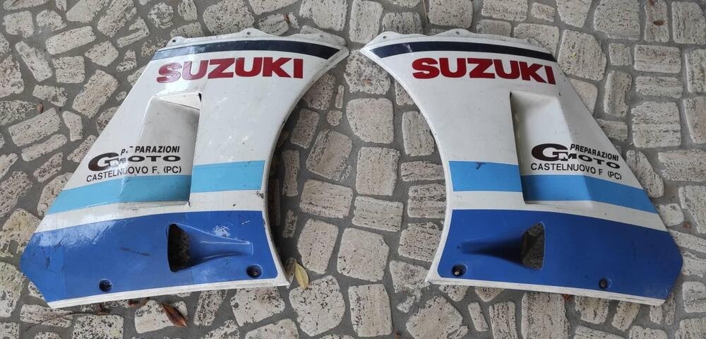 Suzuki RG500 -Carene laterali