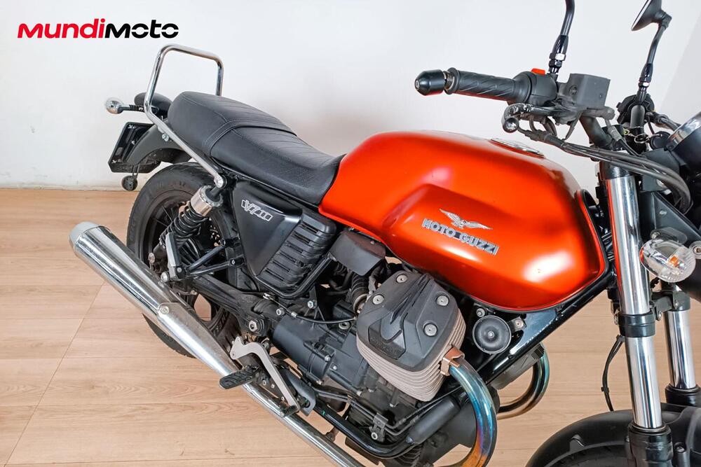 Moto Guzzi V7 II Special (2015 - 17) (5)