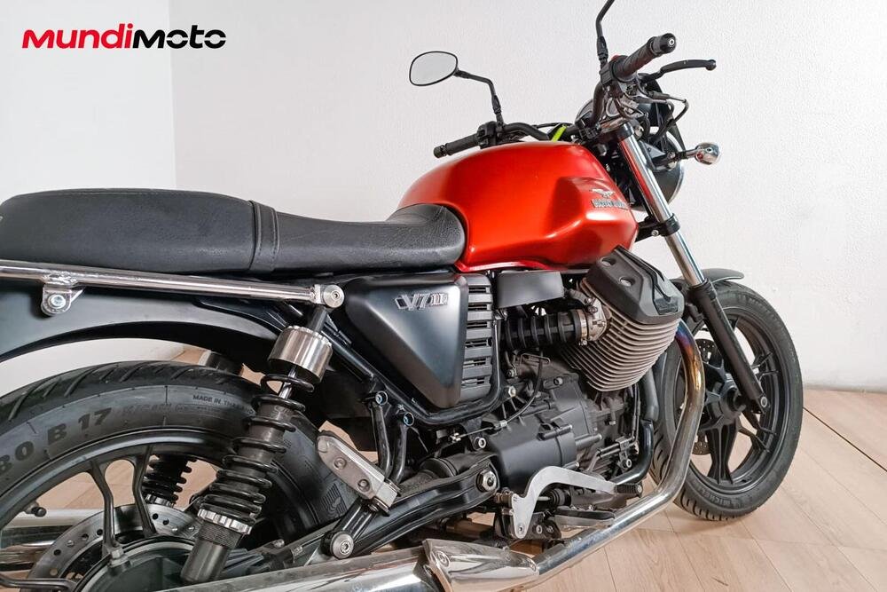 Moto Guzzi V7 II Special (2015 - 17) (4)