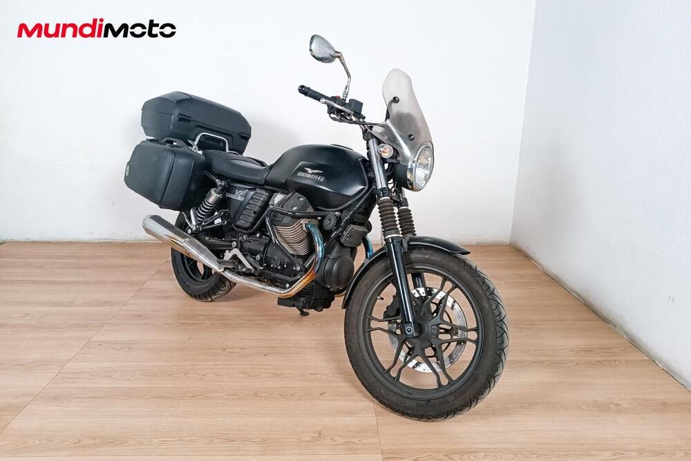 Moto Guzzi V7 II Stone (2015 - 17) (2)