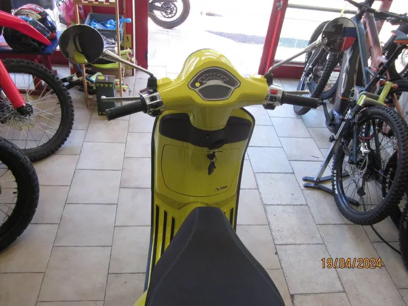 Vespa Primavera 125 (2024 - 25) (7)