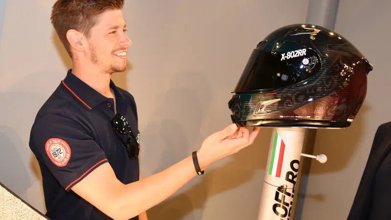 Casey Stoner svela il suo X-Lite X-802RR One-Off SuperHero