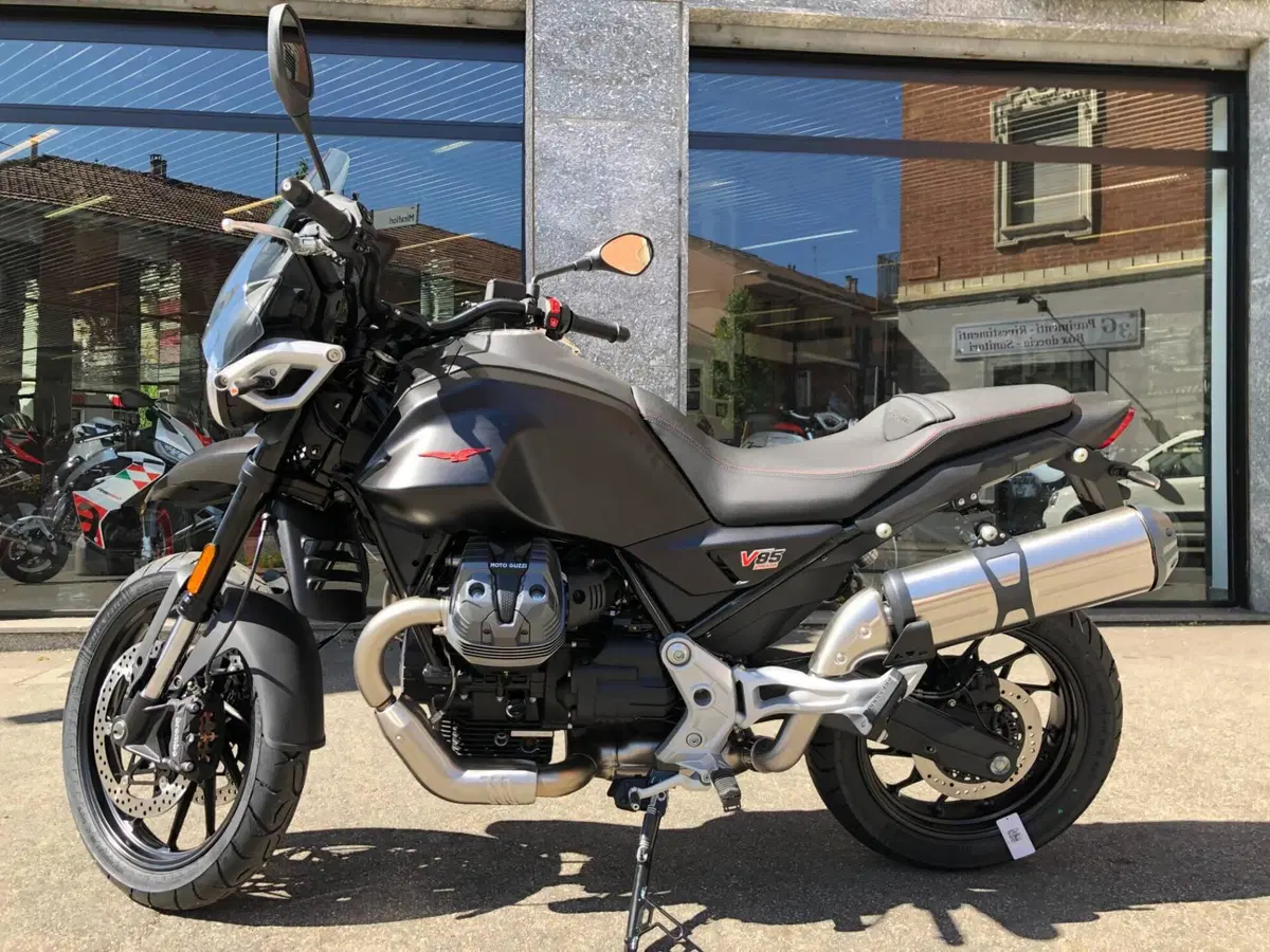 Moto Guzzi V85 Strada (2024 - 26) (4)