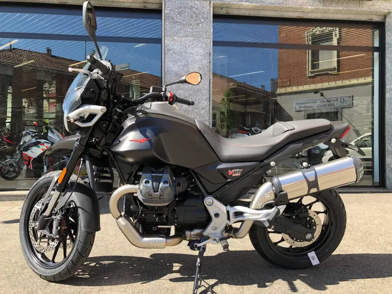 Moto Guzzi V85 Strada (2024 - 26) (4)