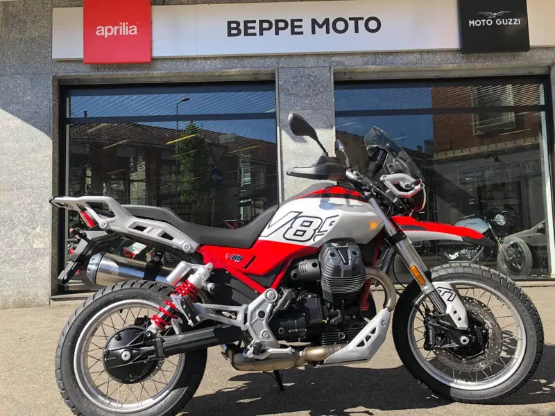 Moto Guzzi V85 TT (2024 - 26) (2)