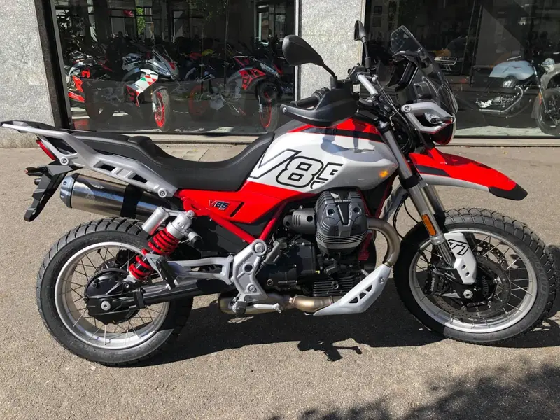 Moto Guzzi V85 TT (2024 - 26) (3)