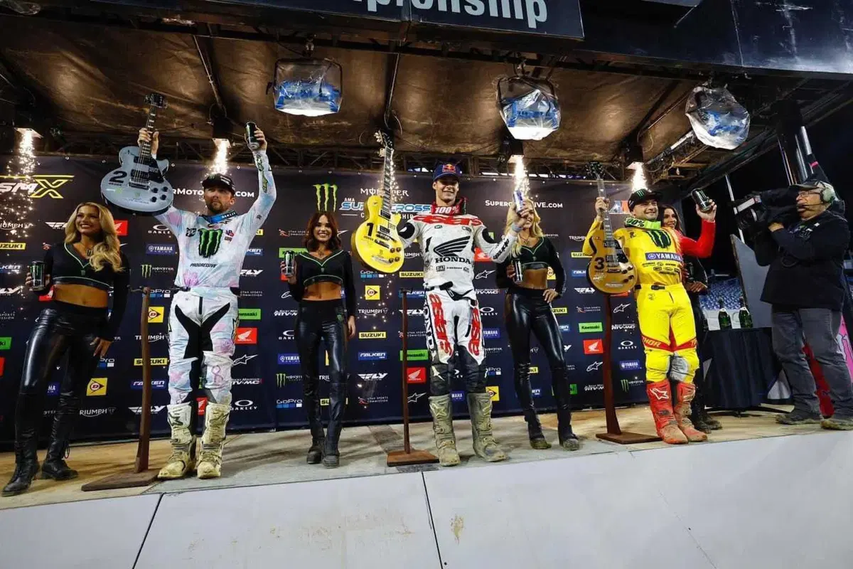 AMA Supercross 2024: Lawrence domina a Nashville, gli highlights delle gare [VIDEO] (3)