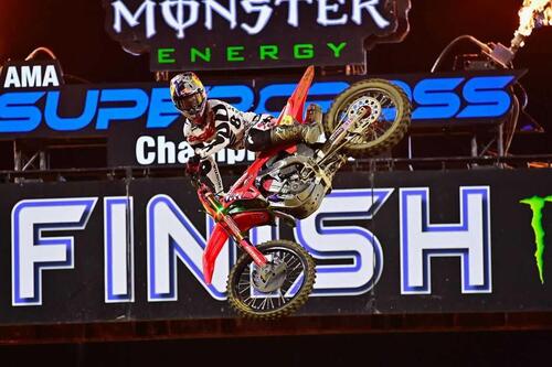 AMA Supercross 2024: Lawrence domina a Nashville, gli highlights delle gare [VIDEO] (2)