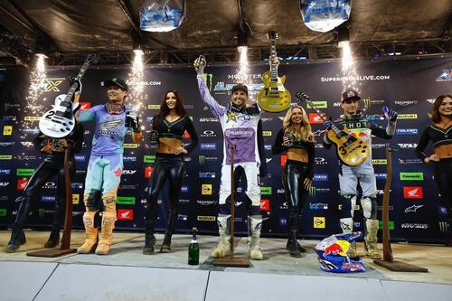 AMA Supercross 2024: Lawrence domina a Nashville, gli highlights delle gare [VIDEO] (4)