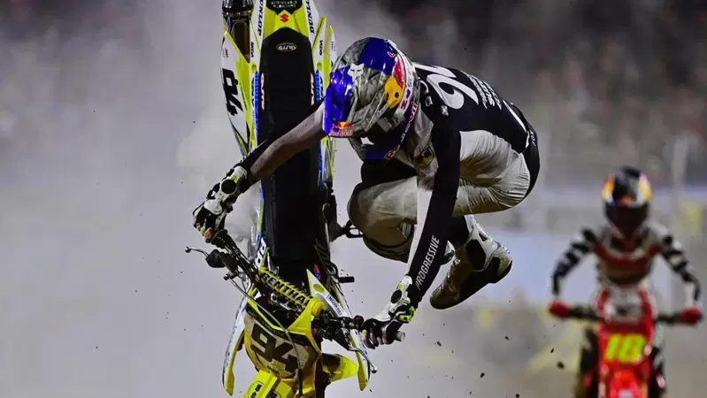AMA Supercross 2024: Lawrence domina a Nashville, gli highlights delle gare [VIDEO]