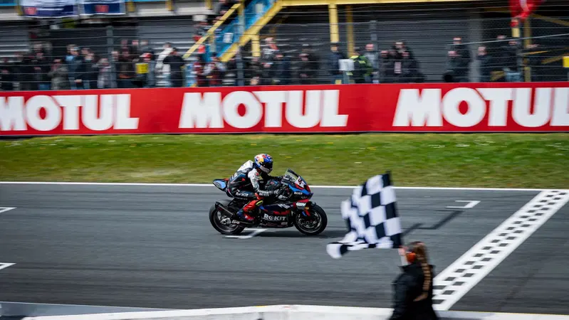SBK 2024. GP dei Paesi Bassi. Ad Assen Toprak Razgatlioglu piega Alvaro Bautista e vince Gara 2 