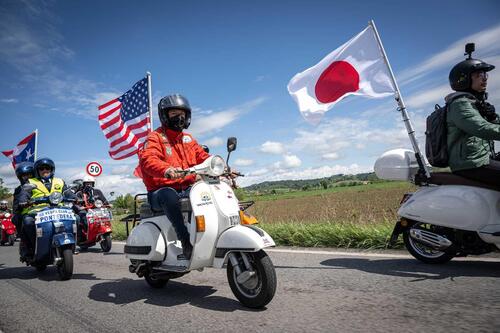 15mila Vespa tutte insieme: lo spettacolo dei Vespa World Days a Pontedera [GALLERY e VIDEO] (7)