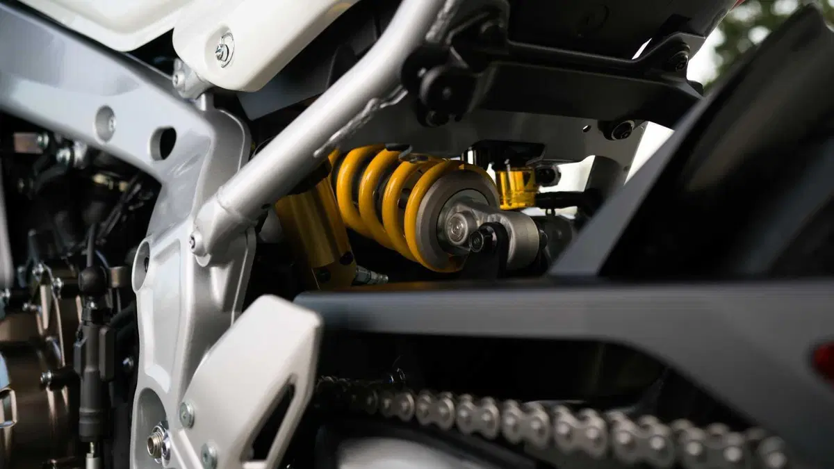 Yamaha XSR 900 GP TEST: ritorno alla "Golden Age" [VIDEO & GALLERY] (2)