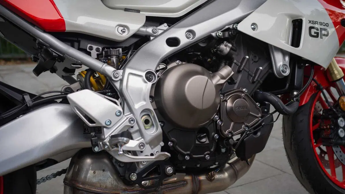 Yamaha XSR 900 GP TEST: ritorno alla "Golden Age" [VIDEO & GALLERY] (7)