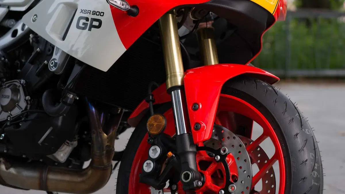 Yamaha XSR 900 GP TEST: ritorno alla "Golden Age" [VIDEO & GALLERY] (9)
