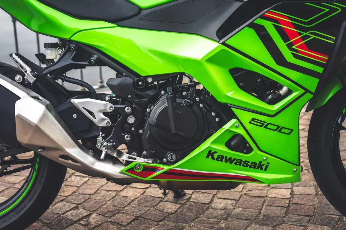 Kawasaki Z500 o Ninja 500? Quale scegliere? [VIDEO] (5)