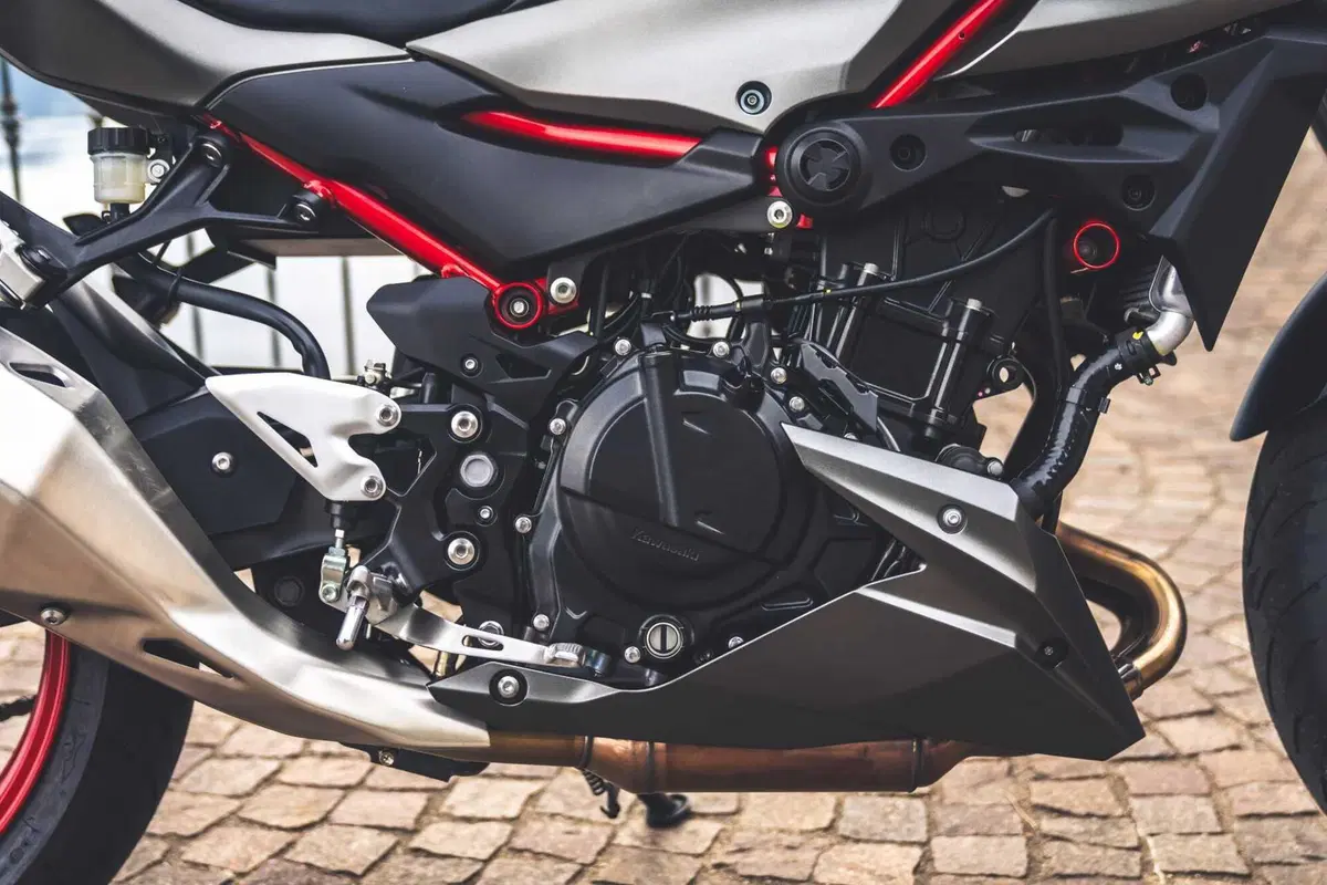 Kawasaki Z500 o Ninja 500? Quale scegliere? [VIDEO] (39)