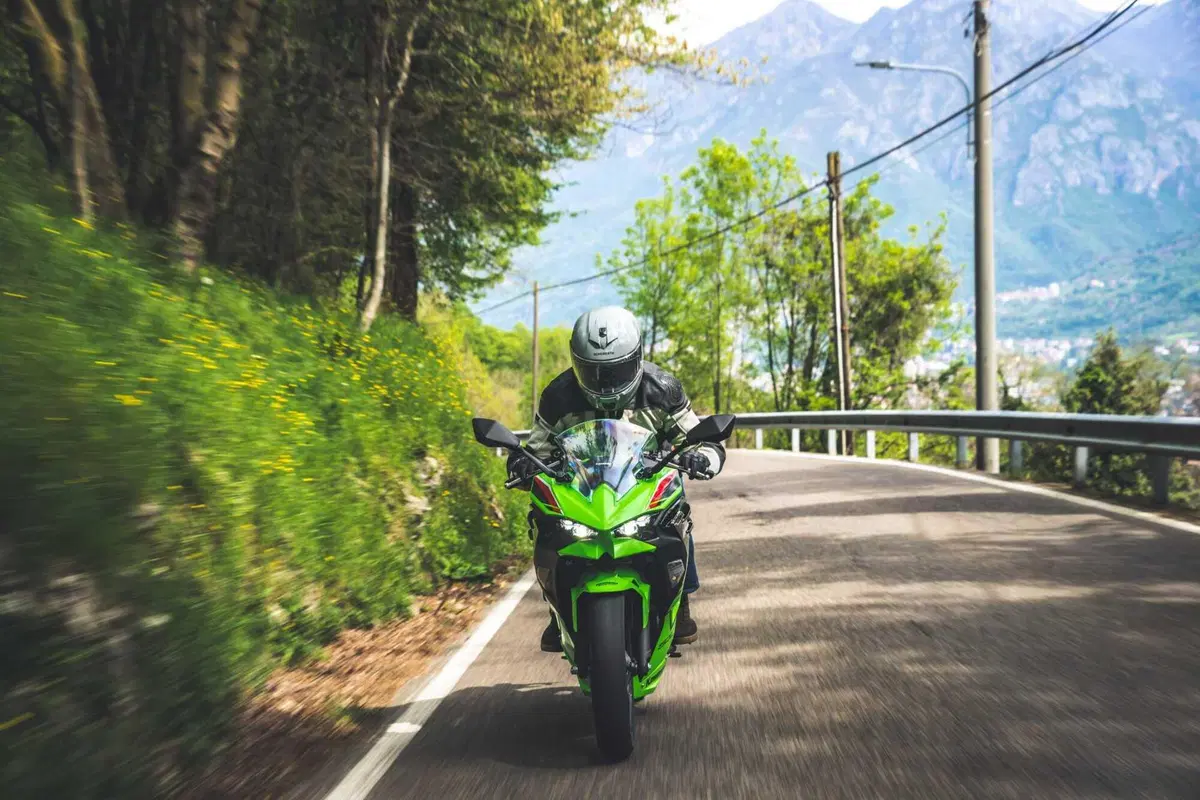 Kawasaki Z500 o Ninja 500? Quale scegliere? [VIDEO] (99)