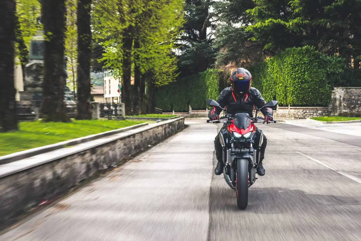 Kawasaki Z500 o Ninja 500? Quale scegliere? [VIDEO] (103)