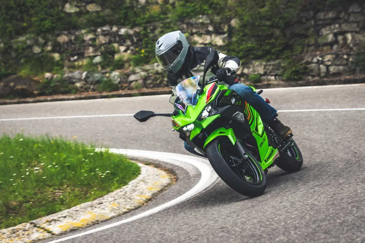 Kawasaki Z500 o Ninja 500? Quale scegliere? [VIDEO] (122)