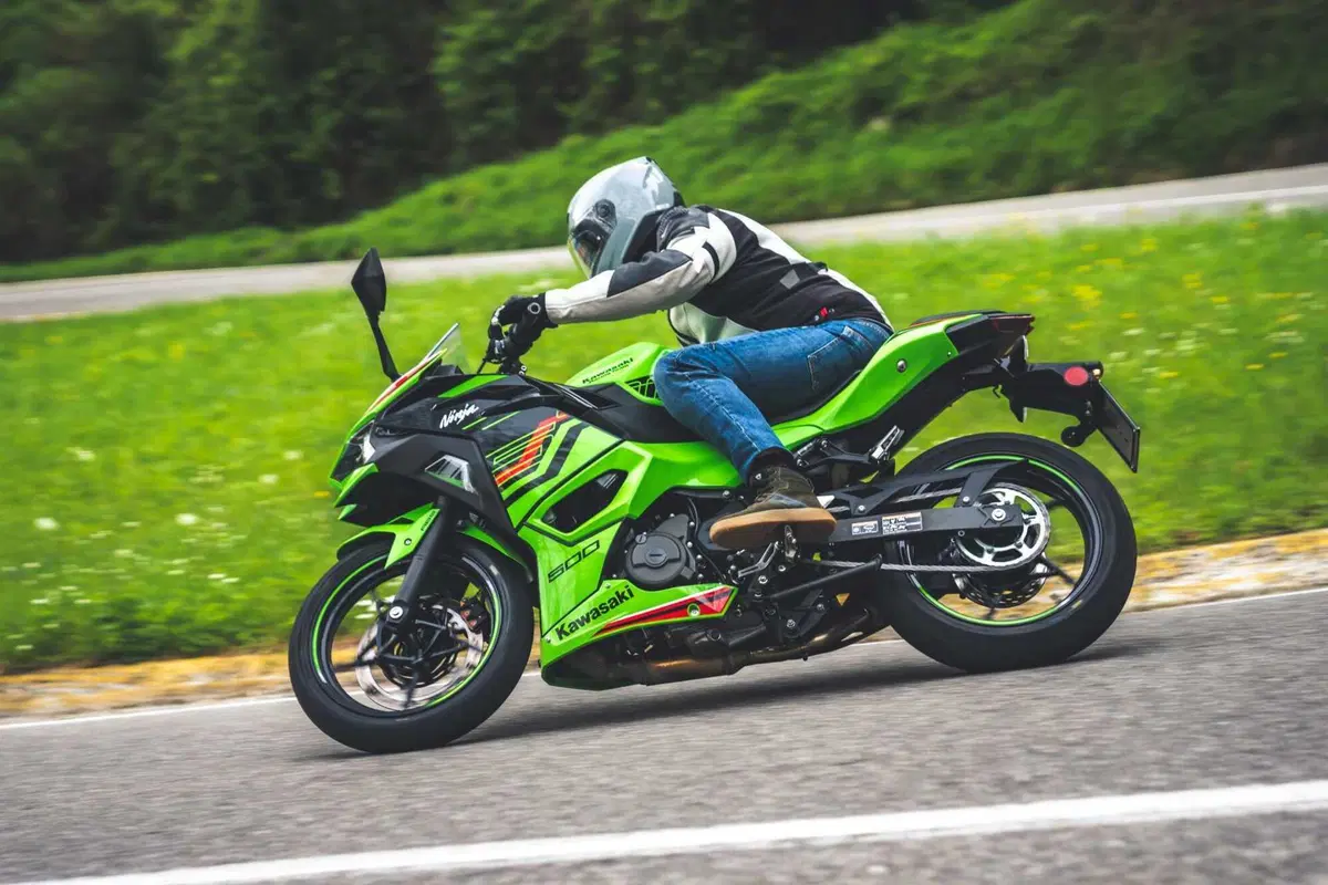 Kawasaki Z500 o Ninja 500? Quale scegliere? [VIDEO] (123)