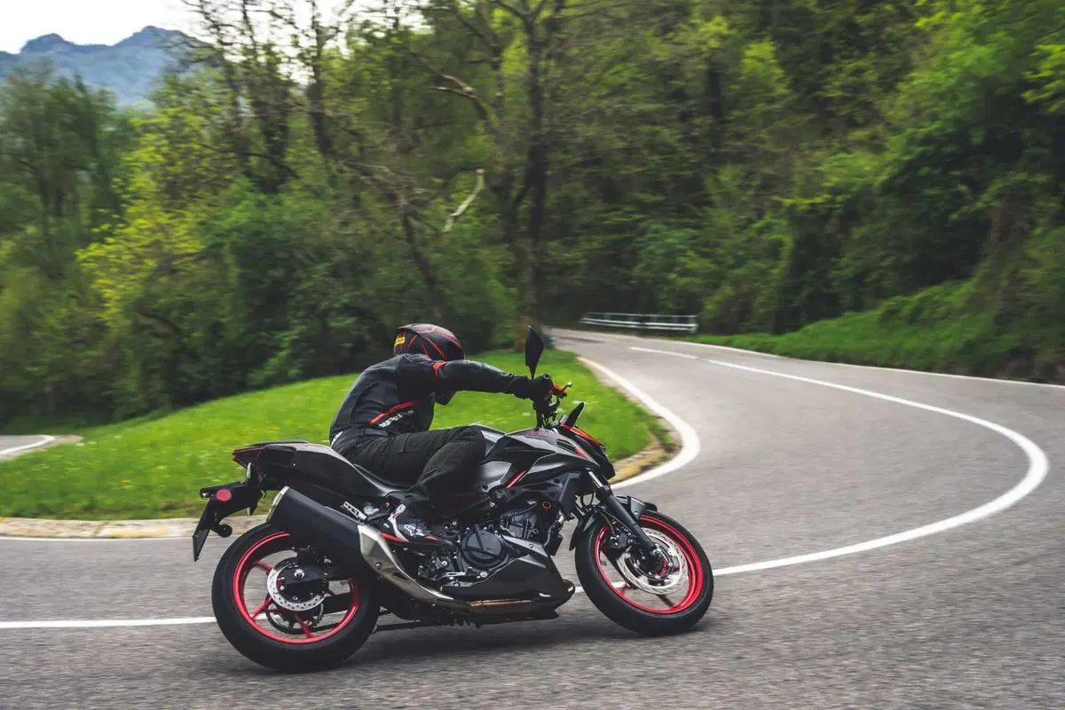 Kawasaki Z500 o Ninja 500? Quale scegliere? [VIDEO] (125)