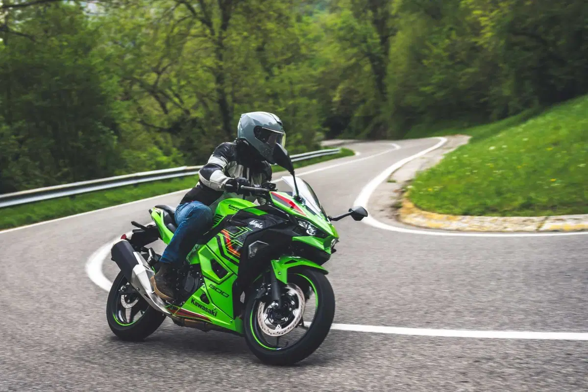 Kawasaki Z500 o Ninja 500? Quale scegliere? [VIDEO] (126)