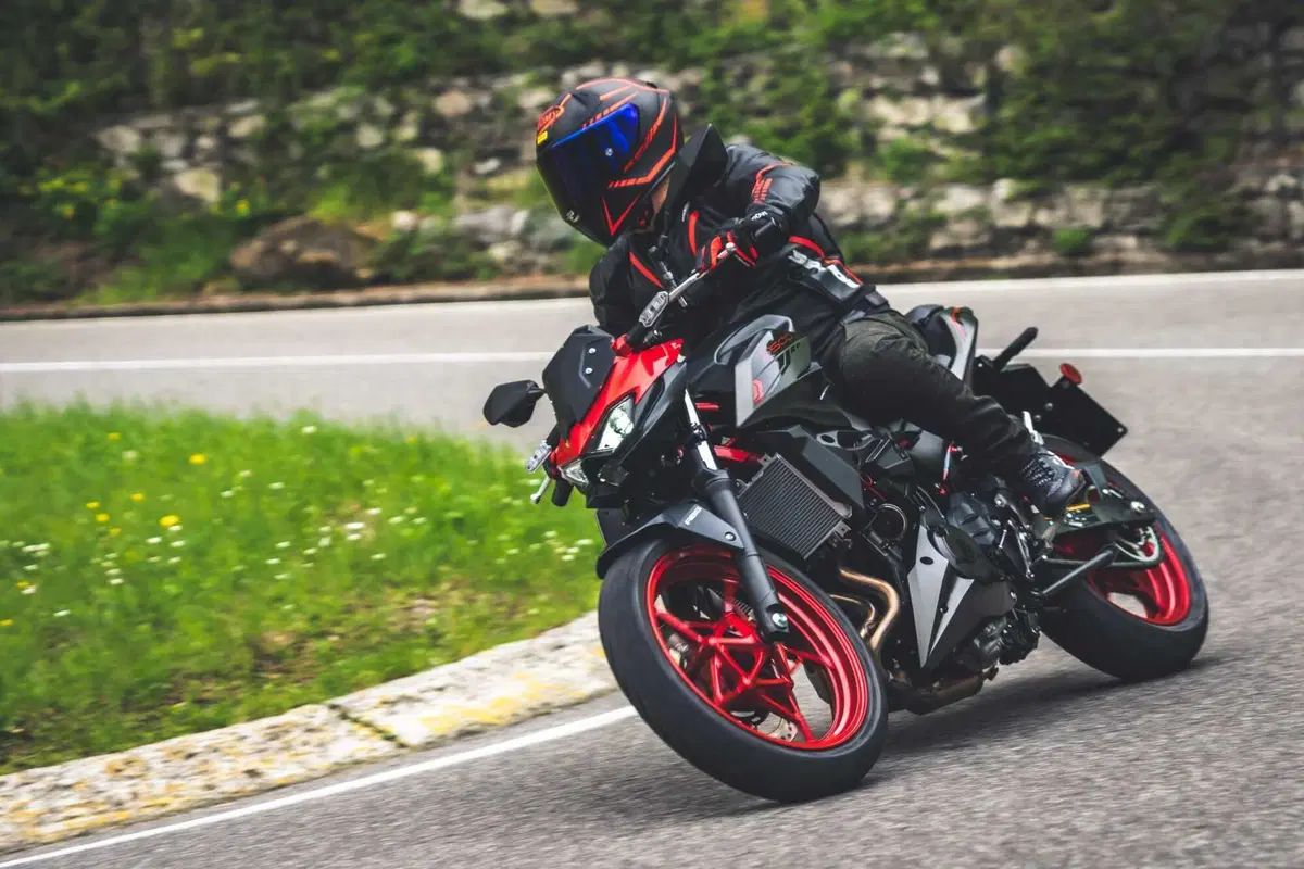 Kawasaki Z500 o Ninja 500? Quale scegliere? [VIDEO] (127)