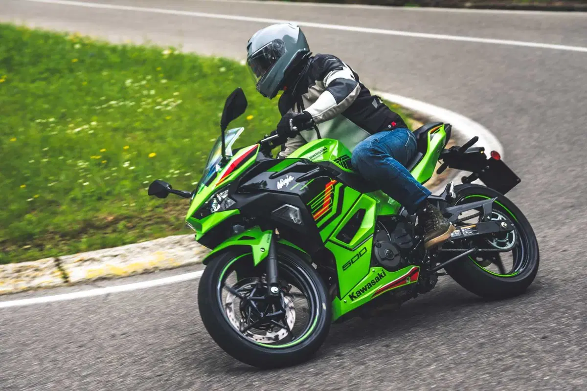 Kawasaki Z500 o Ninja 500? Quale scegliere? [VIDEO] (128)