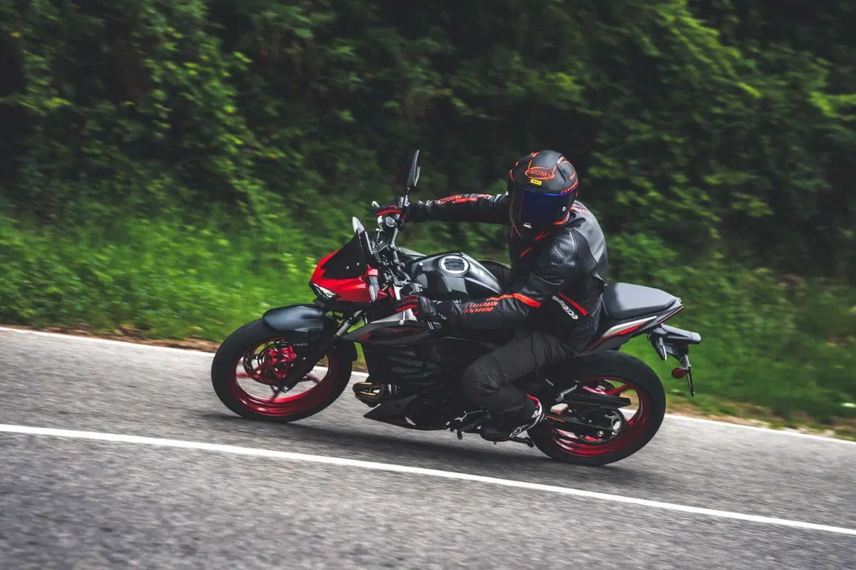 Kawasaki Z500 o Ninja 500? Quale scegliere? [VIDEO] (129)