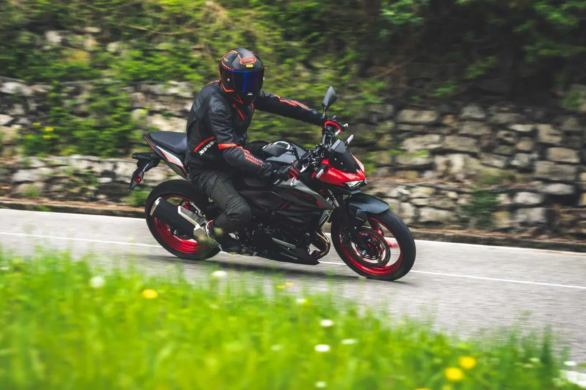 Kawasaki Z500 o Ninja 500? Quale scegliere? [VIDEO] (131)
