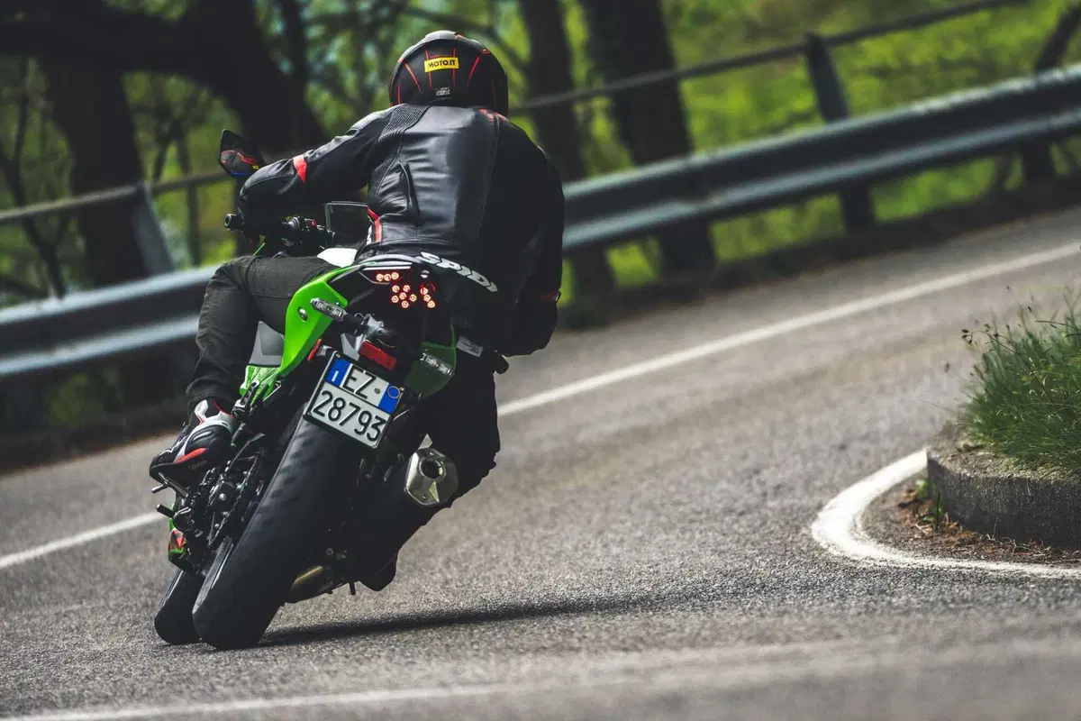 Kawasaki Z500 o Ninja 500? Quale scegliere? [VIDEO] (137)