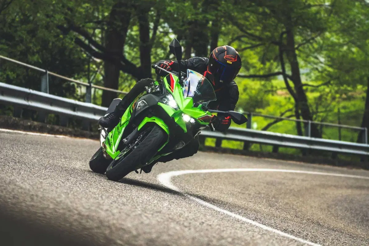 Kawasaki Z500 o Ninja 500? Quale scegliere? [VIDEO] (142)