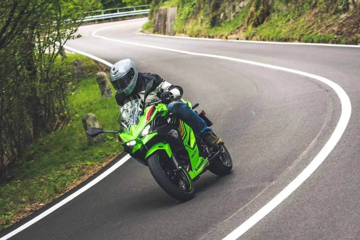 Kawasaki Z500 o Ninja 500? Quale scegliere? [VIDEO] (147)