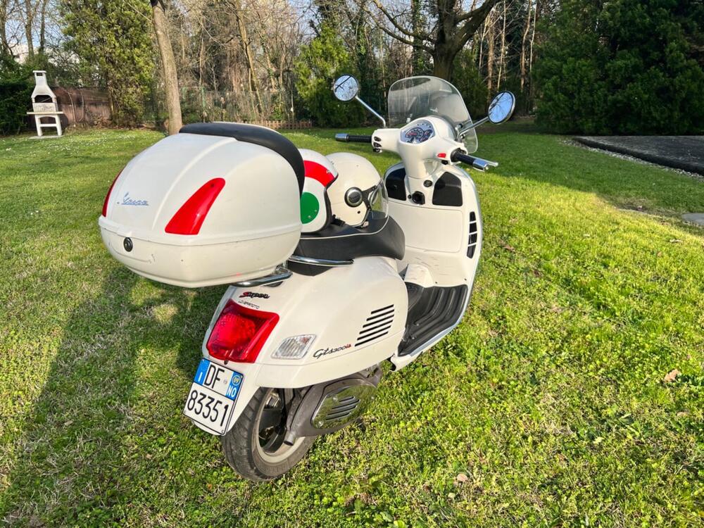 Vespa GTS 300 Super (2008 - 16) (2)