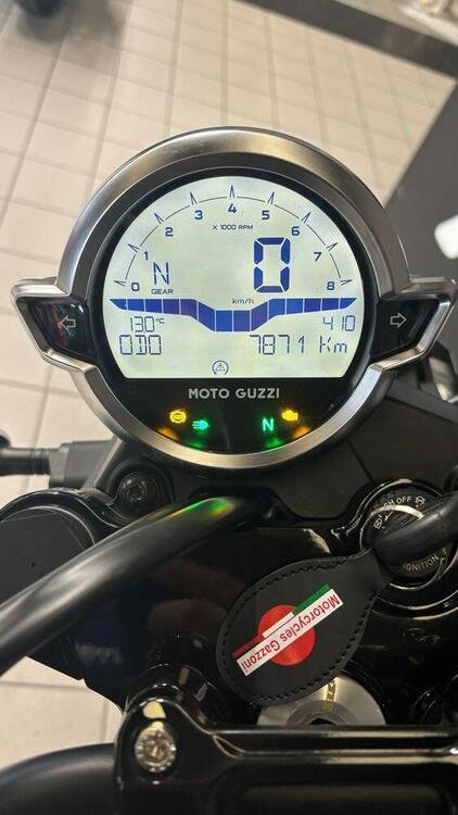 Moto Guzzi V7 Stone Centenario (2021 - 22) (4)